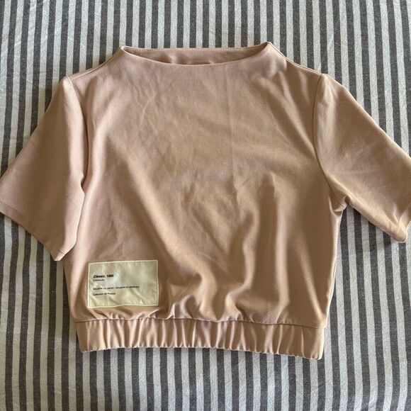Reebok Tops - Reebok Classic ES Crop Tee Women’s Size Small